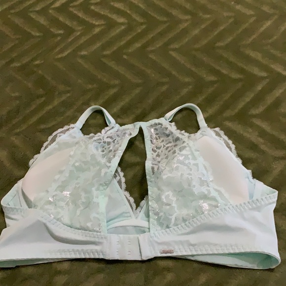 Cute PINK VS lace bra set. L - Picture 3 of 8